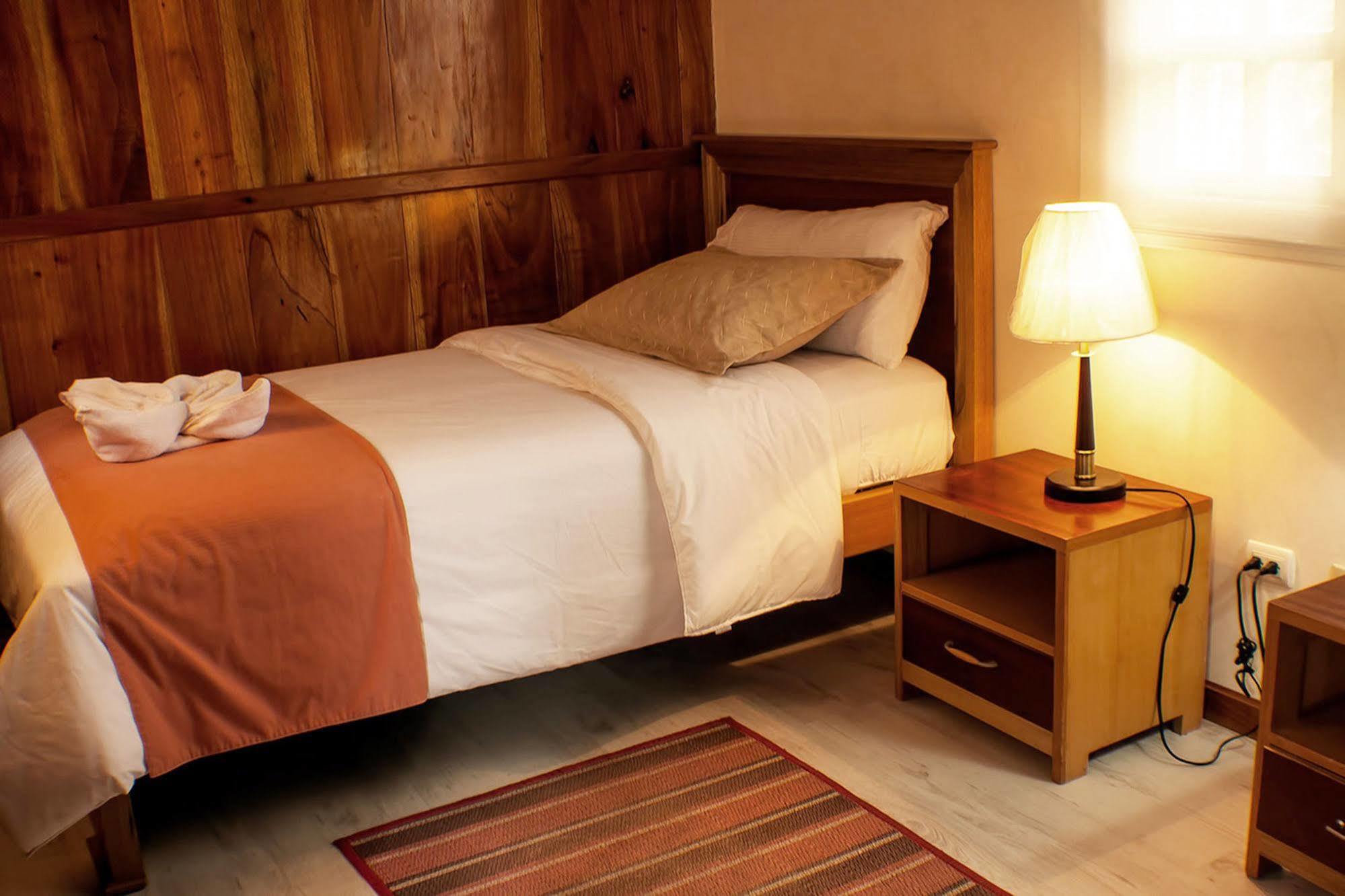 The Wooden House Hotel ปวยร์โต วิลยามิล ภายนอก รูปภาพ