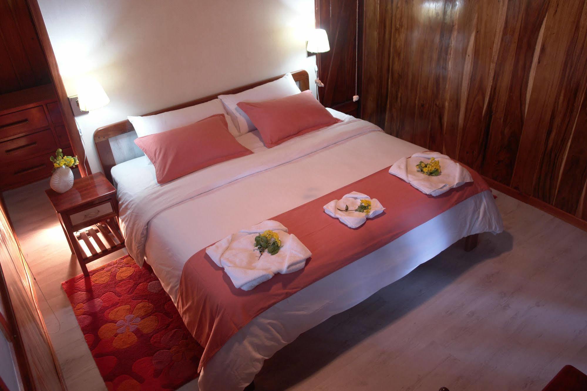 The Wooden House Hotel ปวยร์โต วิลยามิล ภายนอก รูปภาพ