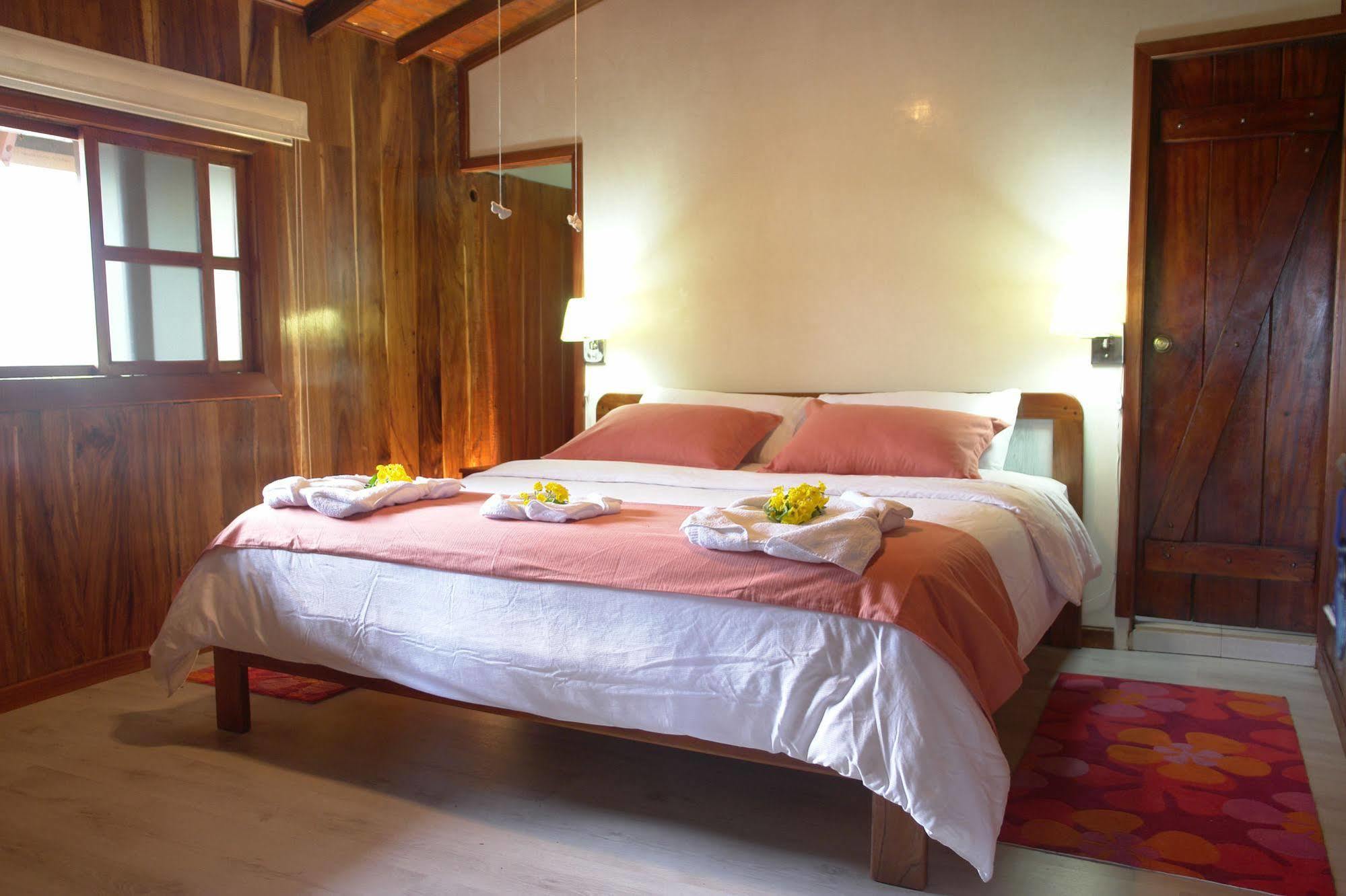 The Wooden House Hotel ปวยร์โต วิลยามิล ภายนอก รูปภาพ