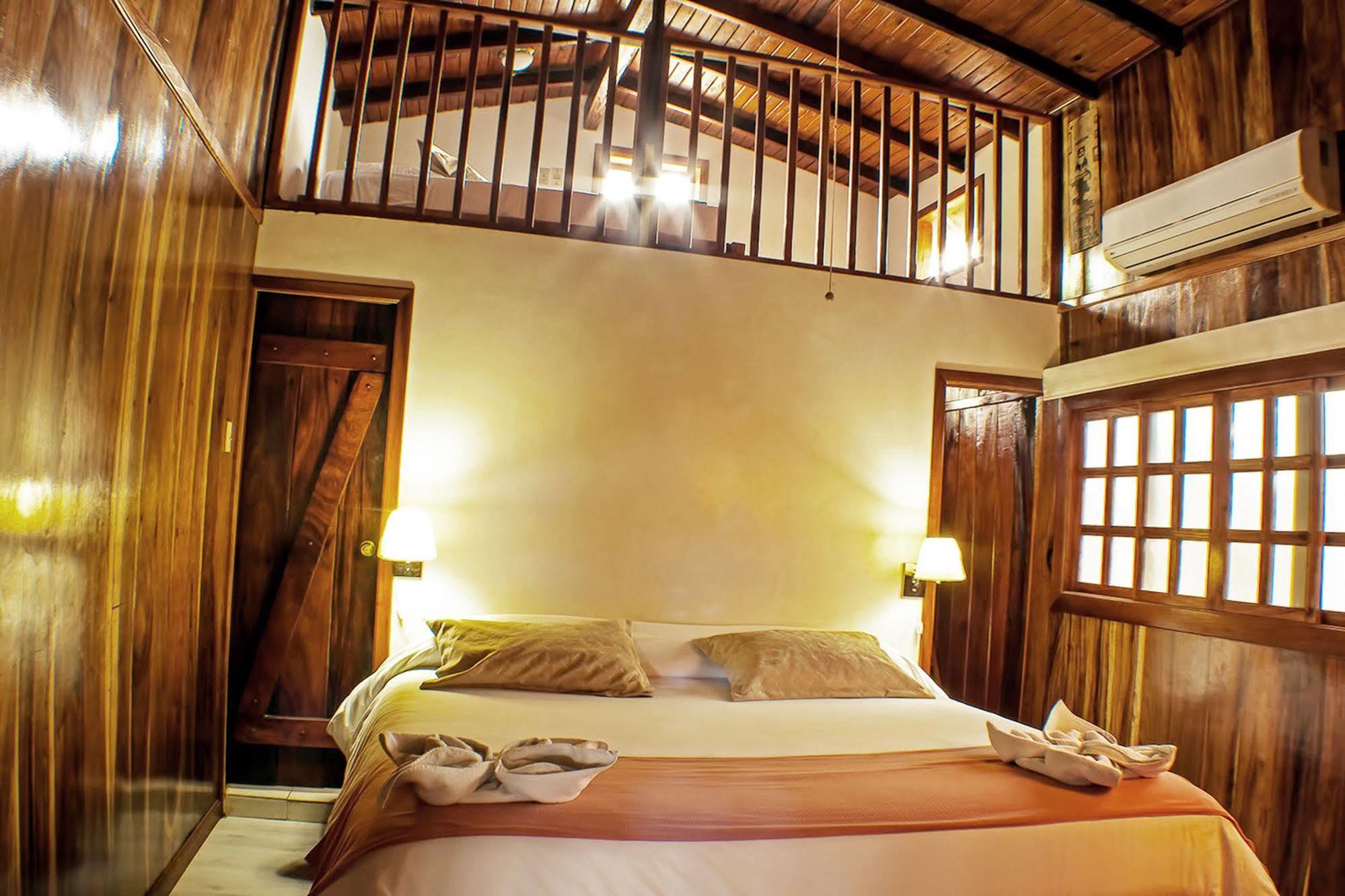 The Wooden House Hotel ปวยร์โต วิลยามิล ภายนอก รูปภาพ